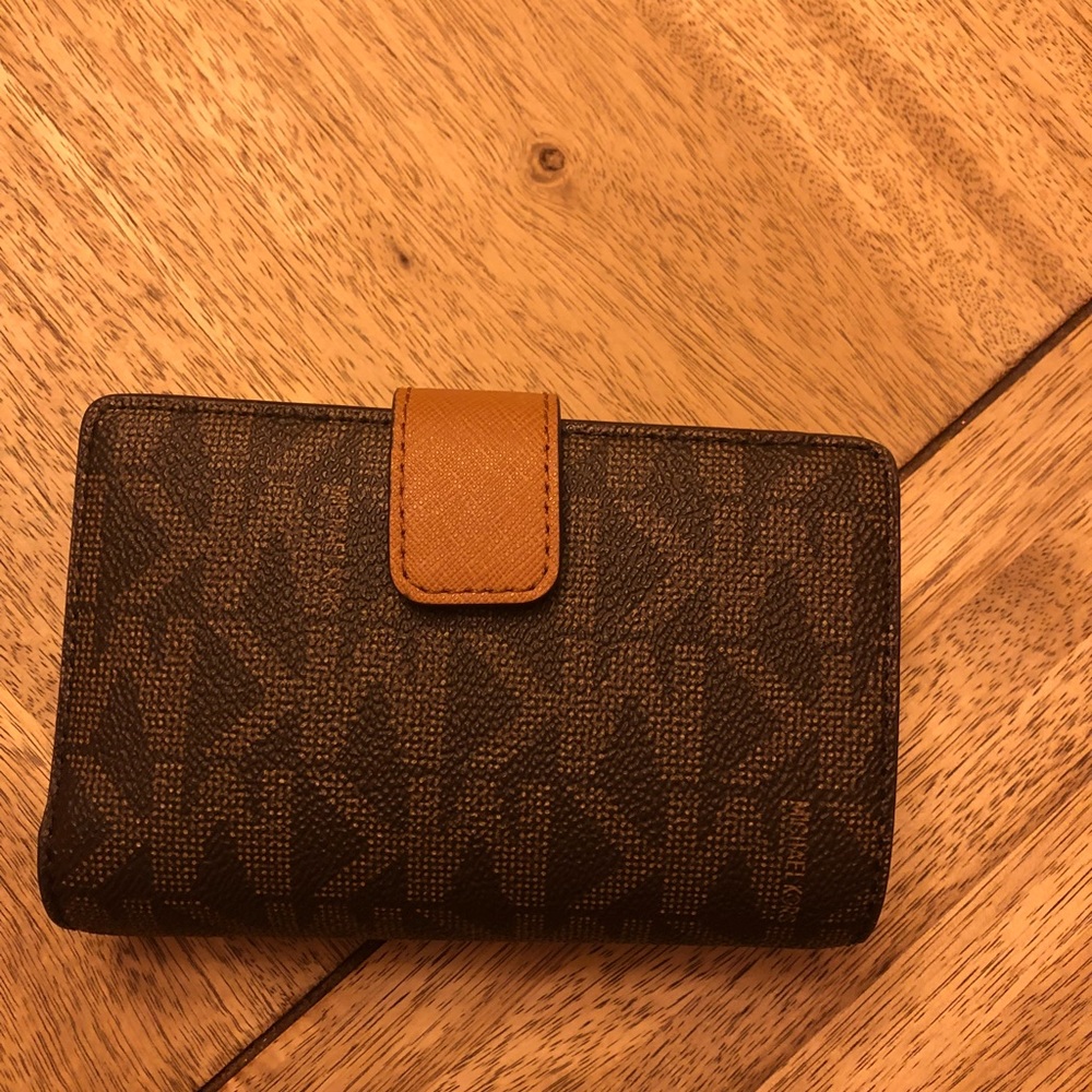 Michael Kors Cardholder Wallet - Picture 2 of 7